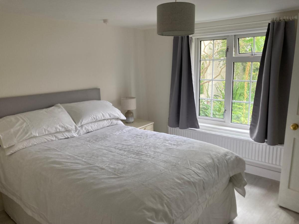 Bryntirion Farmhouse Apartment With Hot Tub Llanfair Caereinion Eksteriør billede
