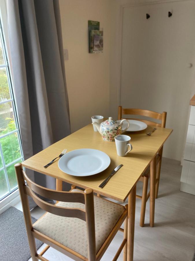 Bryntirion Farmhouse Apartment With Hot Tub Llanfair Caereinion Eksteriør billede