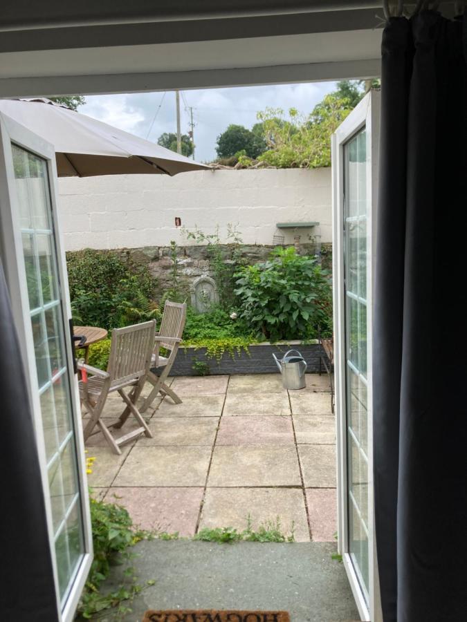 Bryntirion Farmhouse Apartment With Hot Tub Llanfair Caereinion Eksteriør billede
