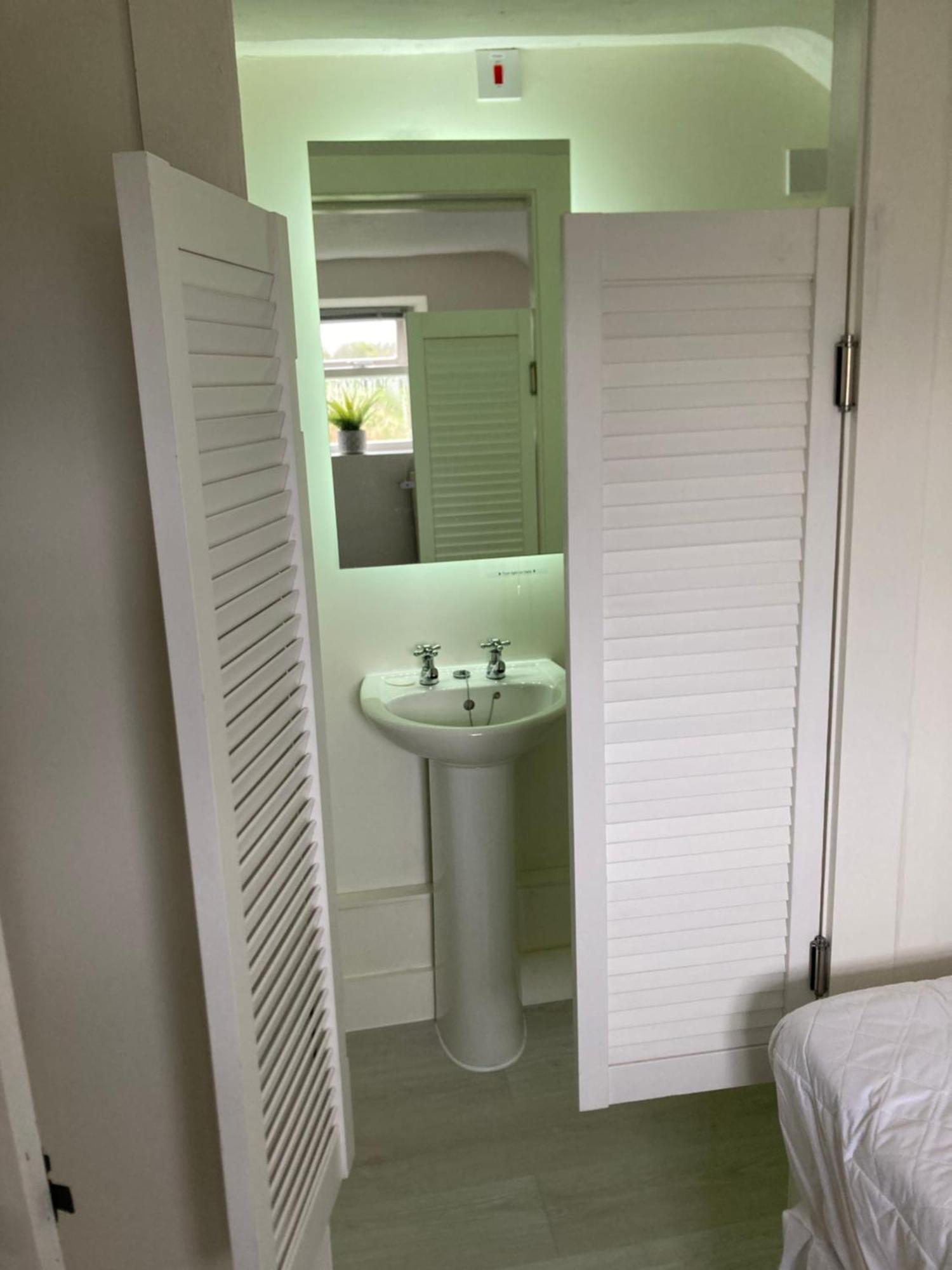 Bryntirion Farmhouse Apartment With Hot Tub Llanfair Caereinion Eksteriør billede